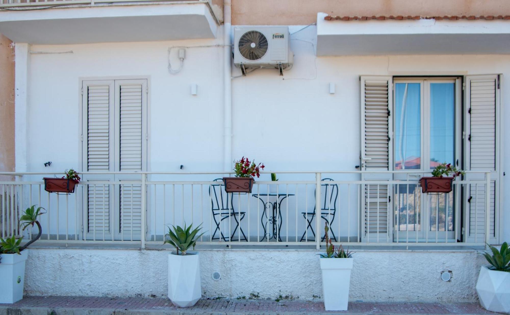 Casa Vacanze La Casetta Di Zinu' Porto Empedocle Buitenkant foto